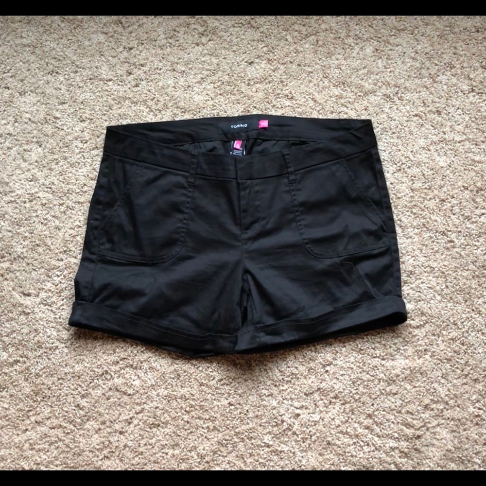 Torrid Black Trouser Short Size 12